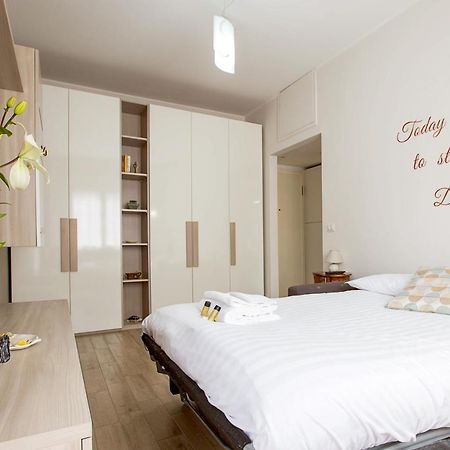 Lorenteggio Studio Apt Milano Exteriör bild